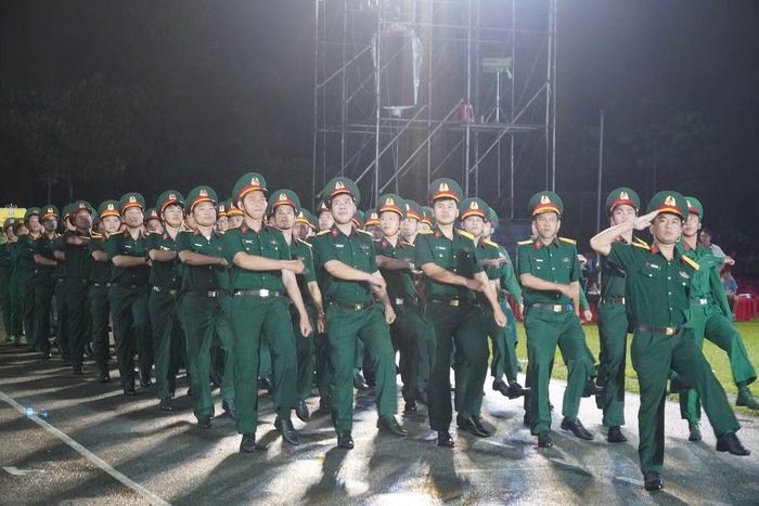 Đại hội ngoài quy tụ các vận động viên chuyên nghiệp còn có vận động viên là các khối lực lượng vũ trang tham gia tranh tài (ảnh: V.H)