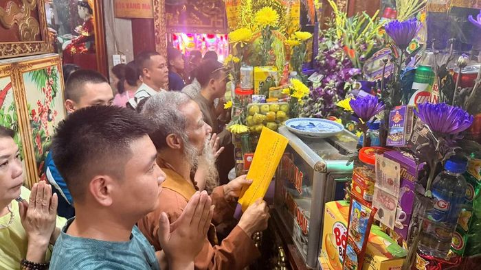 Đền Bảo Hà là một trong những điểm sinh hoạt tín ngưỡng thu hút đông người dân, du khách vào dịp tháng 7 âm lịch.