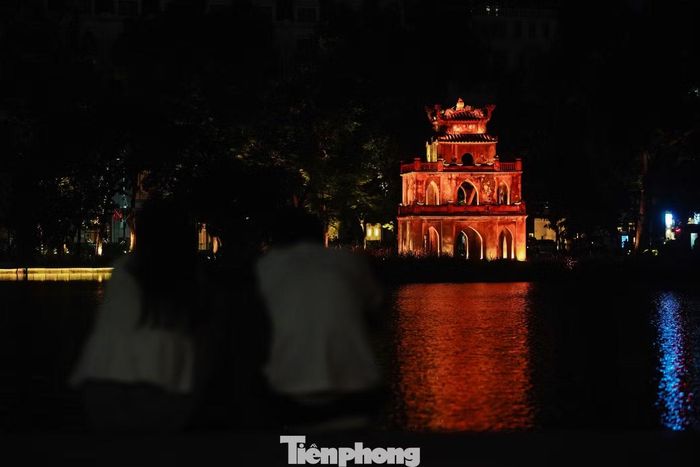 Với Tháp Rùa, ánh sáng được xây dựng theo tinh thần hội tụ và lan tỏa, thể hiện sự trân quý những giá trị truyền thống – những giá trị tạo nên nguồn cảm hứng cho sự phát triển hiện đại, đồng thời gìn giữ bản sắc văn hóa Việt Nam.