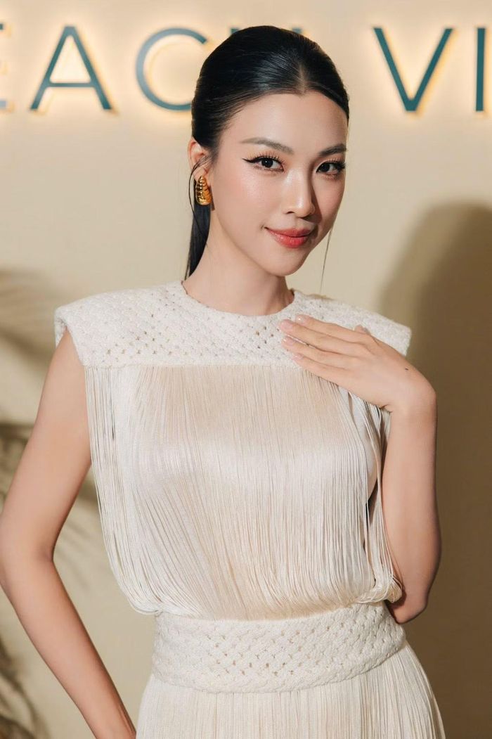 Tháng 7, Hoàng Oanh đưa con trai dự chương trình thời trang tại TPHCM. Đây là lần hiếm hoi con trai cô xuất hiện trước truyền thông. Nữ MC cho biết con trai thích nhất hình ảnh mẹ giản dị ở nhà và kể chuyện cho con trước khi ngủ, thay vì những lúc cô diện váy áo lộng lẫy trên sân khấu.