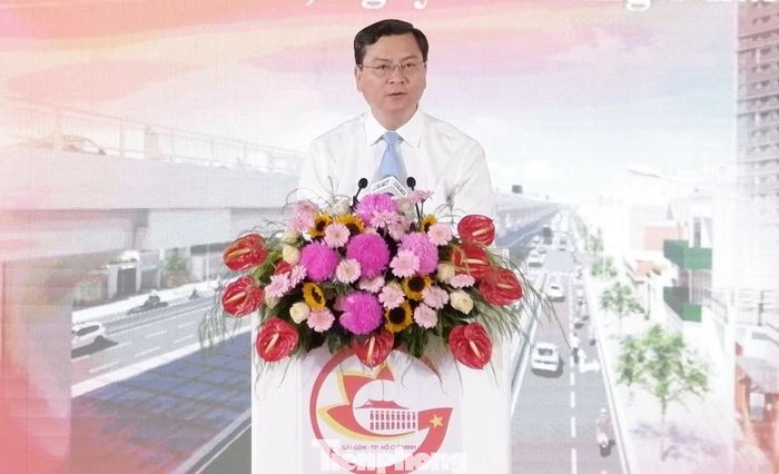 Ông Nguyễn Công Vinh, Phó Chủ tịch UBND TPHCM phát biểu tại buổi lễ. Ảnh: Hữu Huy