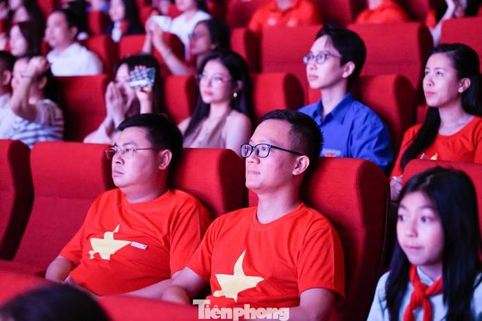 Khán giả tham dự chương trình. Ảnh: Như Ý