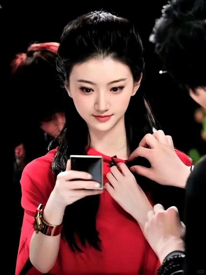 Cảnh Điềm được xây dựng hình ảnh thành "bông hoa phú quý", "tiểu thư gia tộc quyền quý".