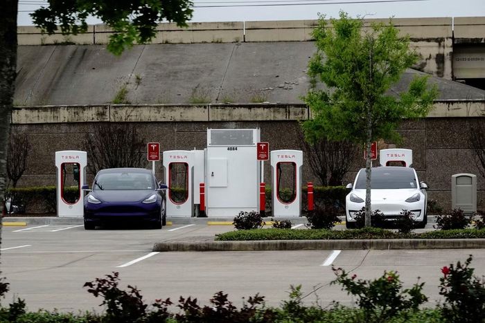 Tesla tiếp tục mở rộng quy mô mạng lưới Supercharger. Ảnh: Reuters