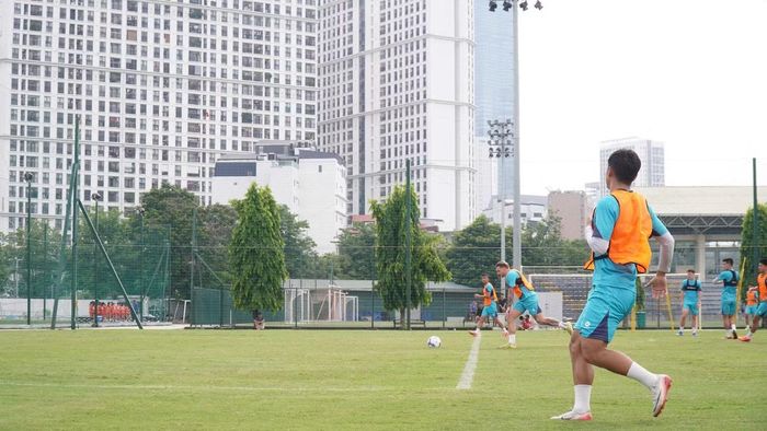 Các chân sút ngoại của Công an TPHCM cũng liên tục thực hiện những bài tập dứt điểm.