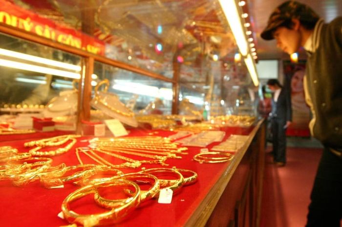 Nhà đầu tư không nên chạy theo bắt đáy hay sử dụng đòn bẩy tài chính để mua vàng khi giá biến động.