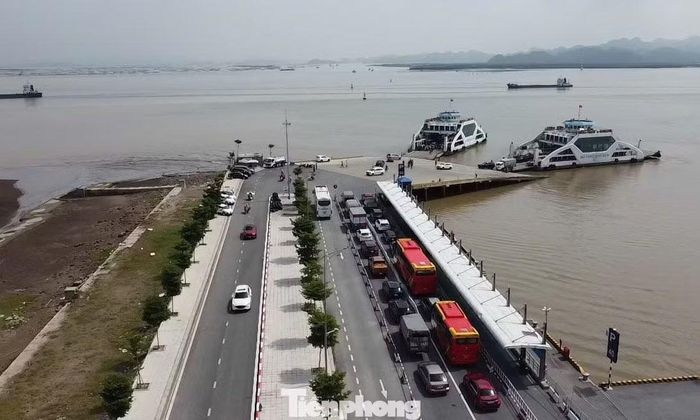 Ghi nhận của phóng viên sáng 29/8, tại bến phà Đồng Bài – Cái Viềng, thuộc đặc khu Cát Hải (TP. Hải Phòng) tình hình giao thông thông thoáng, không còn cảnh tài xế, du khách xếp hàng dài trong nhiều giờ để chờ lên phà ra đảo Cát Bà du lịch.