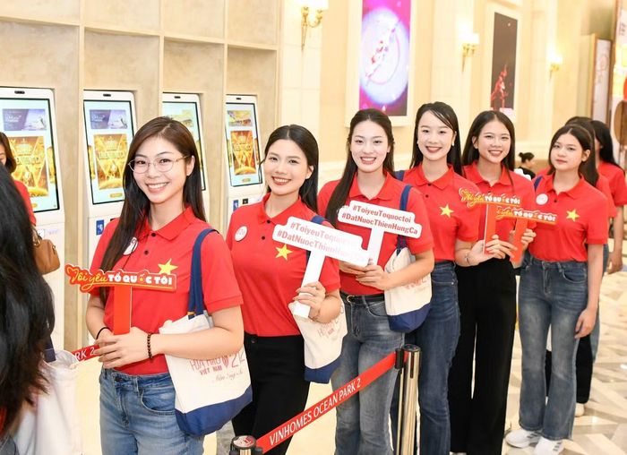  Đất nước thiên hùng ca được tổ chức trong khuôn khổ hoạt động hưởng ứng Tôi yêu Tổ quốc tôi, do Trung ương Đoàn TNCS Hồ Chí Minh và Trung ương Hội Liên hiệp Thanh niên Việt Nam phối hợp với Vinpearl và TikTok Việt Nam triển khai. 