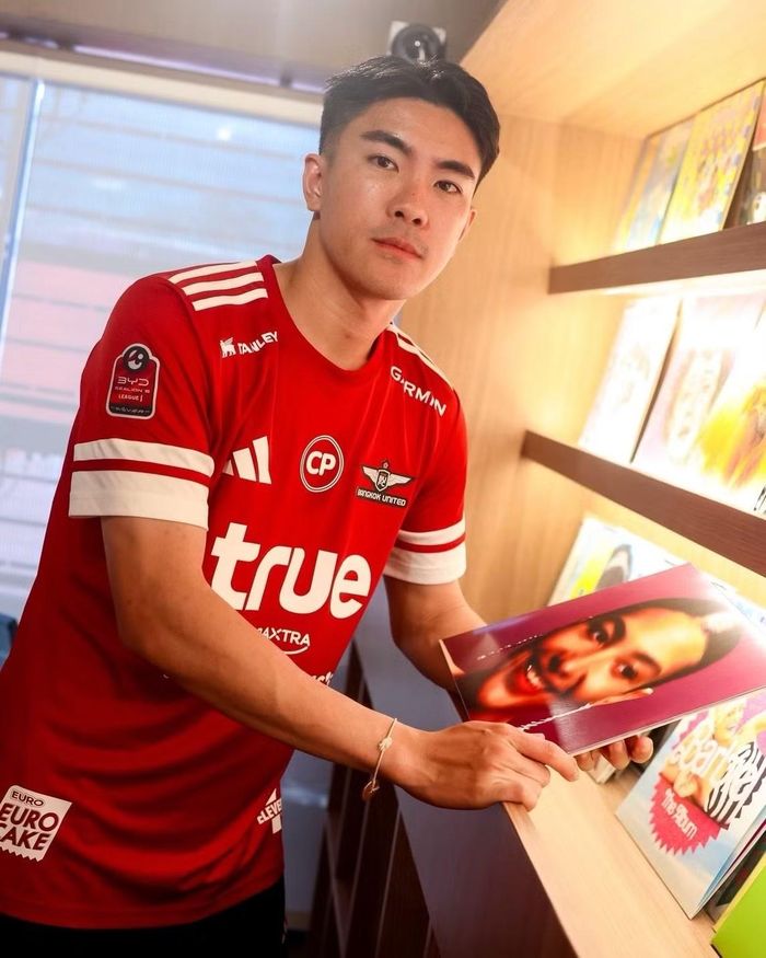 Wanchai bắt đầu thi đấu chuyên nghiệp ở những đội bóng có quy mô vừa trước khi gia nhập Bangkok United. Anh không phải ngôi sao nổi lên quá sớm, từng bước tạo chỗ đứng nhờ khả năng chơi được nhiều vị trí.