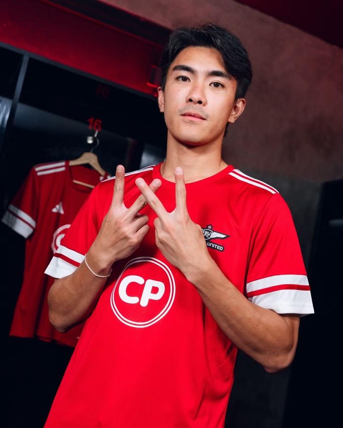 Ngoại hình của Wanchai được chú ý sau chung kết ASEAN Cup 2026. Anh có gương mặt góc cạnh, vóc dáng săn chắc và phong thái điềm tĩnh. Trang cá nhân của hậu vệ Thái Lan chủ yếu cập nhật hoạt động thi đấu, tập luyện, di chuyển cùng CLB và một số khoảnh khắc đời thường.