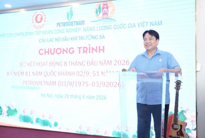 Thiếu tướng Trần Đình Hướng ghi nhận những kết quả của CLB trong phát huy truyền thống “Bộ đội Cụ Hồ”.