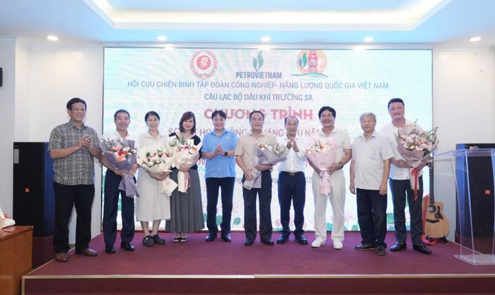CLB Dầu khí Trường Sa đã tặng hoa chúc mừng các thành viên CLB có sinh nhật trong tháng 8/2026.
