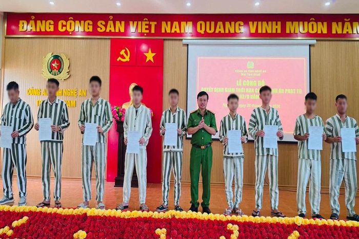 Các phạm nhân nhận quyết định giảm án sau quá trình nỗ lực cải tạo, hướng thiện.