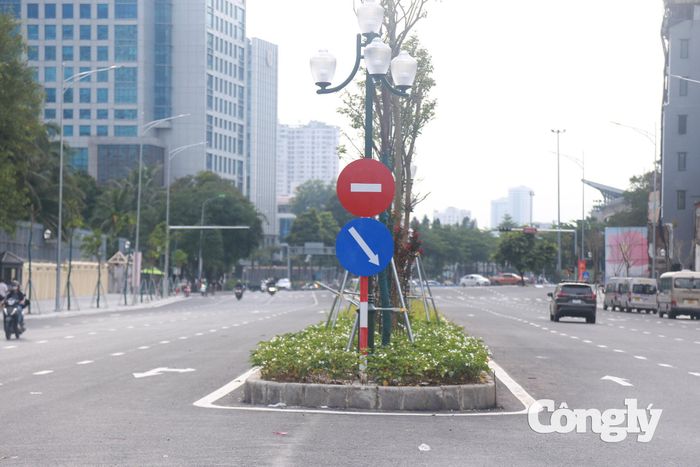 Hệ thống biển báo, vạch kẻ đường đã được hoàn thiện.