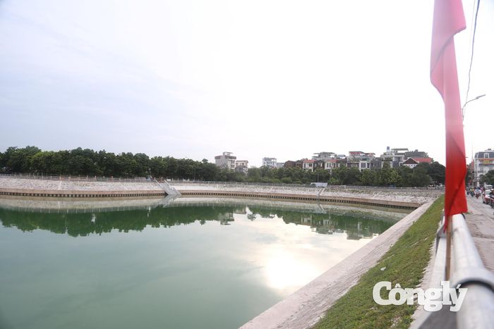Ghi nhận tại công trình, cả hồ chính và hồ phụ đều đang có nước sau các trận mưa lớn. Hệ thống được bố trí để điều tiết dòng chảy giữa các khu vực, qua đó tăng khả năng tiêu thoát nước khi lượng mưa tăng cao.