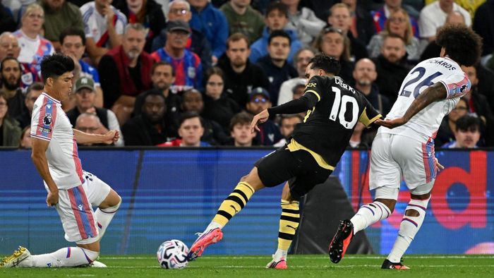 Sau giờ giải lao, Rayan Cherki solo ngẫu hứng rồi nhân đôi cách biệt cho Man City