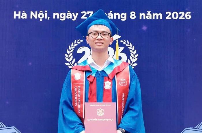 Minh trong ngày tốt nghiệp đại học.