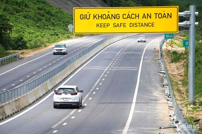 Hệ thống biển cảnh báo trên tuyến đã được lắp đặt