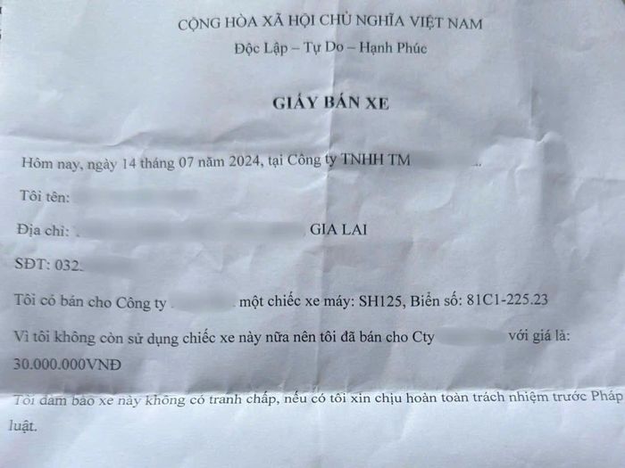 Giấy mua bán xe giữa chị H.M.A. với cửa hàng xe máy N.H. 