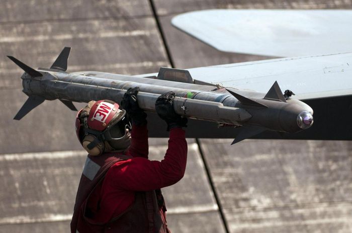 Tên lửa không đối không AIM-9X Sidewinder. Ảnh: navair.navy.mil