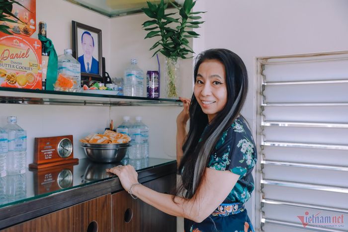 Phòng làm việc của cố NSƯT Thanh Hoàng ở lầu 4 ngày trước hiện là phòng thờ. Ảnh: Helen Thanh Hòa