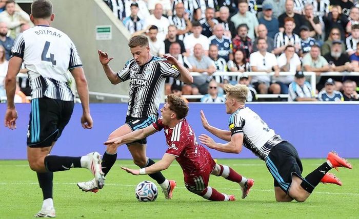 Liverpool vừa vất vả hòa Newcastle ngày ra quân - Ảnh: NYT