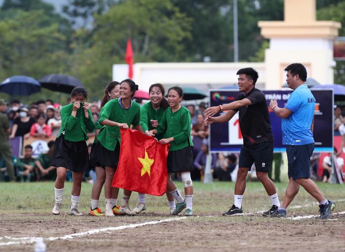 Trận chung kết VTV Cup 2026 khép lại với chiến thắng 2-1 đầy cảm xúc dành cho Lục Yên.
