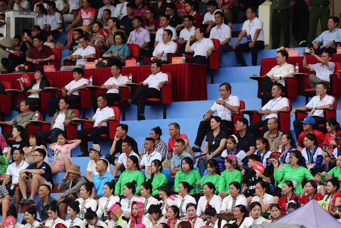 Số lượng khán giả ở giải bóng đá nữ các dân tộc thiểu số Việt Nam thậm chí còn đông hơn cả V-League.