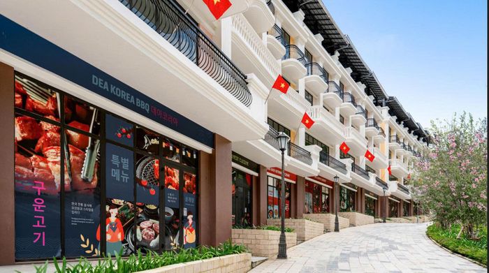 Các shophouse tại Làng ẩm thực quốc tế.
