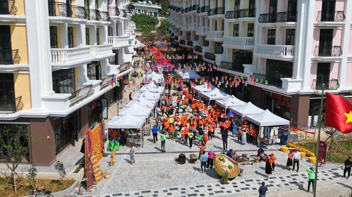 Làng ẩm thực quốc tế - nơi hội tụ tinh hoa ẩm thực giữa thung lũng Mường Hoa.