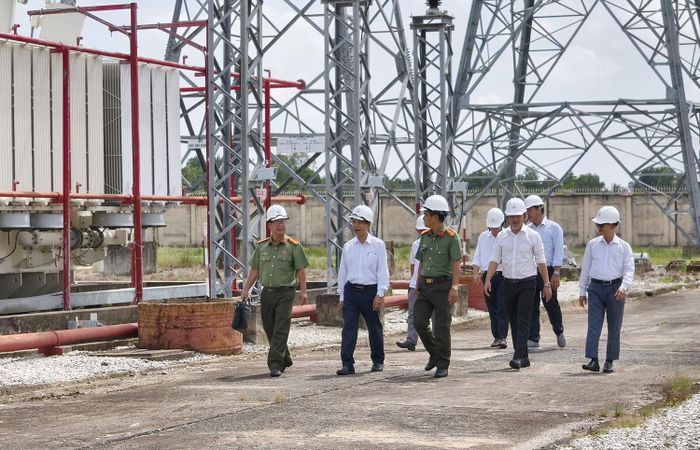EVNNPT phối hợp cùng công an các tỉnh kiểm tra hệ thống truyền tải điện nhằm bảo đảm an toàn dịp Quốc khánh 2/9