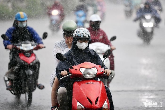 Thời tiết miền Bắc xuất hiện mưa lớn. Ảnh: Hoàng Minh