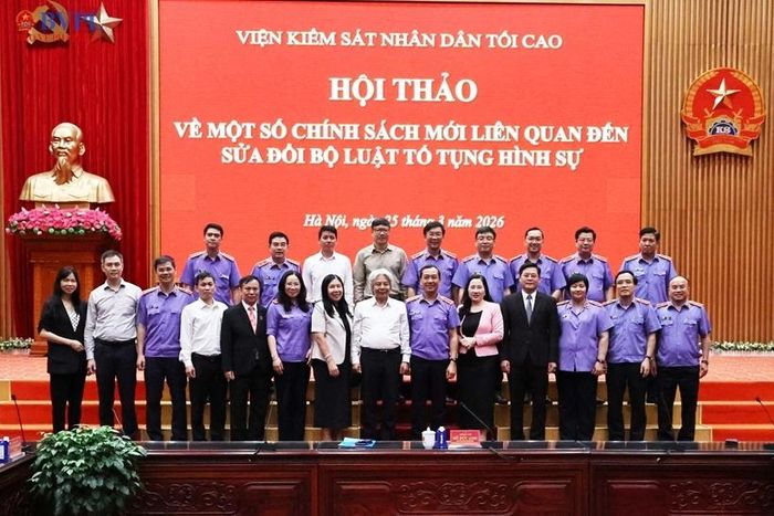 Đồng chí Hồ Đức Anh, Phó Bí thư Thường trực Đảng ủy, Phó Viện trưởng Thường trực VKSND tối cao cùng các đại biểu, chuyên gia, nhà khoa học tham dự Hội thảo về một số chính sách mới liên quan đến sửa đổi Bộ luật Tố tụng hình sự do VKSND tối cao tổ chức, tháng 3/2026.