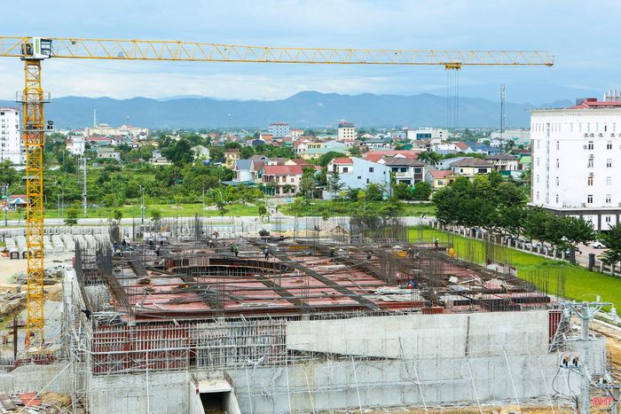 Không khí thi công khẩn trương trên công trường xây dựng Bảo tàng Hà Tĩnh những ngày cuối tháng 8/2026.