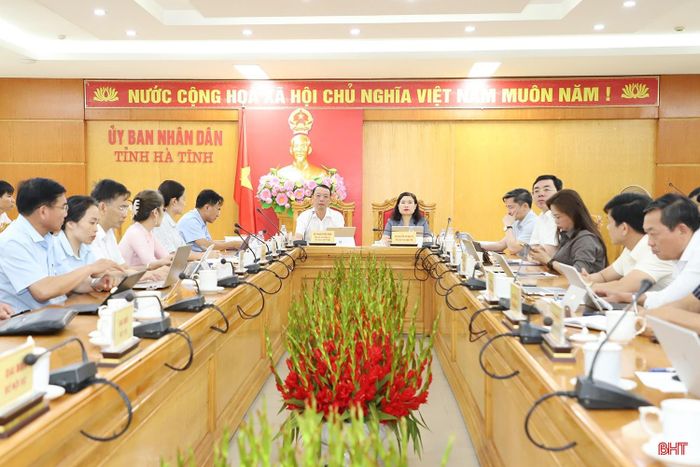  Lãnh đạo tỉnh chủ trì họp nghe báo cáo dự thảo Đề án phát triển các ngành công nghiệp văn hóa tỉnh Hà Tĩnh đến năm 2030, tầm nhìn đến năm 2045, tháng 5/2026. 