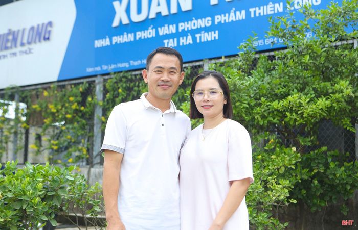 Anh Lê Đức Dinh và vợ là chị Bùi Thị Tuyết (trú tại phường Thành Sen).