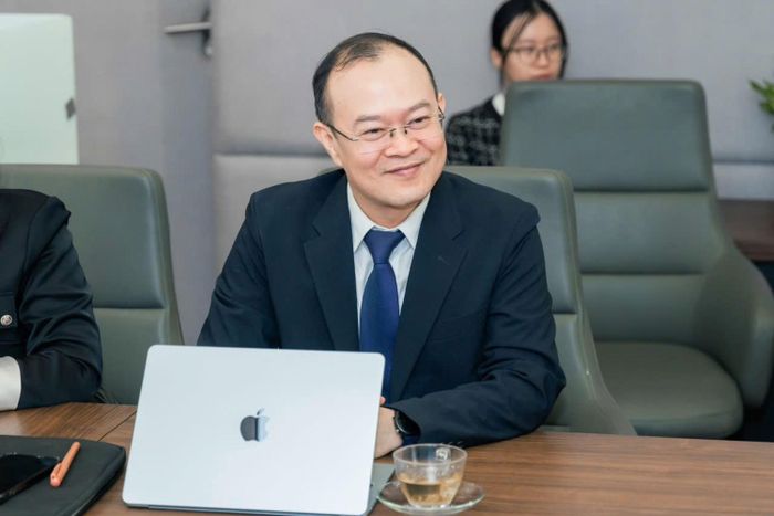 PGS.TS Lê Thái Phong từng hợp tác, tư vấn cho nhiều doanh nghiệp, tập đoàn lớn như EVN, Viettel, Rạng Đông, PVEP, Bảo hiểm BIDV..., góp phần nâng cao năng lực quản trị và thúc đẩy đổi mới.