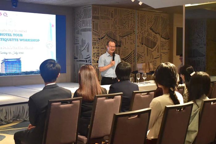 PGS.TS Lê Thái Phong đồng hành cùng sinh viên trong nhiều hoạt động, sự kiện.