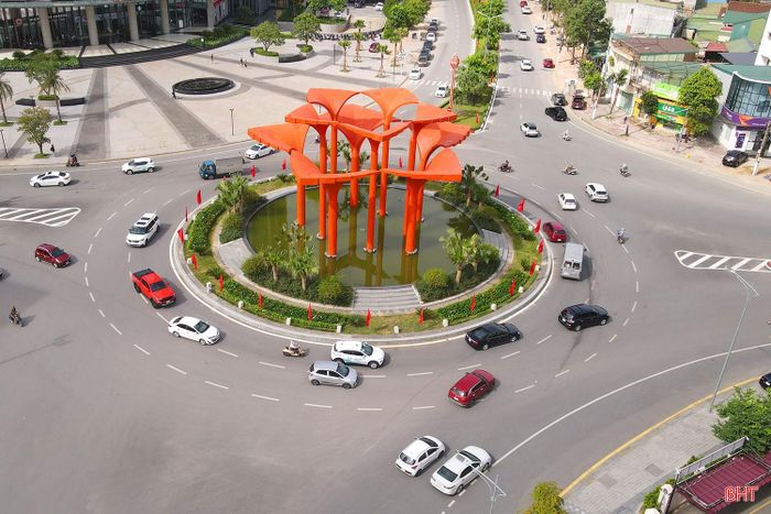 Để tạo thuận lợi cho người dân đi lại thuận tiện, Tỉnh ủy, UBND tỉnh cùng sở, ban, ngành và địa phương trên địa bàn Hà Tĩnh đã chỉ đạo các đơn vị chức năng tập trung triển khai các giải pháp đảm bảo trật tự an toàn giao thông suốt kỳ nghỉ lễ Quốc khánh 2/9.