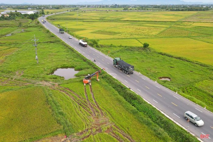 Trên quốc lộ 1 tuyến tránh Hà Tĩnh đoạn qua xã Thạch Hà, phương tiện cũng lưu thông thuận lợi.