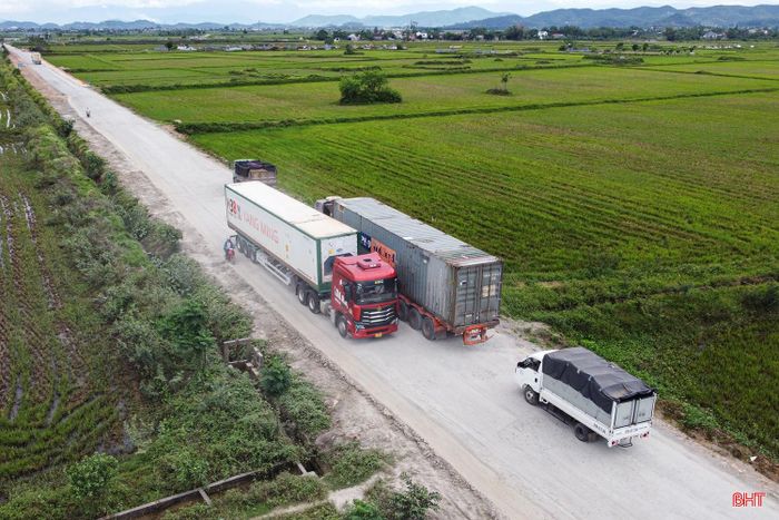 Sau khi cầu Yên Xuân đưa vào khai thác (năm 2016), vai trò của tuyến đường thay đổi rõ rệt. Từ một tuyến đường huyện trở thành huyết mạch nối Hà Tĩnh với Nghệ An, khiến lượng phương tiện qua lại ngày càng đông.