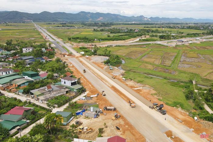 Dự án được khởi công vào tháng 11/2022, theo tiến độ sẽ hoàn thành vào ngày 31/12/2024. Tuy nhiên, do vướng mắc về mặt bằng nên dự án bị chậm tiến độ và đã được gia hạn thời gian hoàn thành đến cuối năm 2026. Hiện, công tác giải phóng mặt đã cơ bản hoàn tất, bàn giao cho chủ đầu tư, nhà thầu thi công.