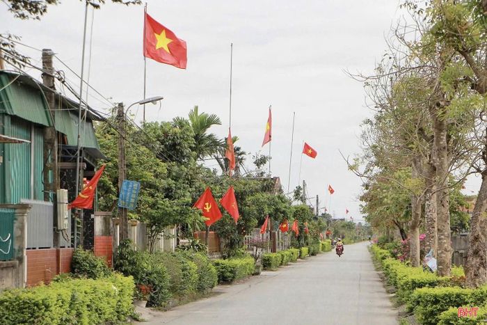 Những phần việc được triển khai từ cơ sở thể hiện trách nhiệm và sự chung sức của mỗi người dân. Từ những con đường, khu dân cư được chăm chút, diện mạo quê hương thêm khang trang, sạch đẹp; đồng thời, góp phần vun đắp ý thức cộng đồng và tạo động lực để phong trào xây dựng nông thôn mới ngày càng đi vào chiều sâu.