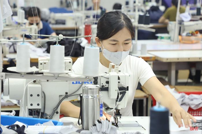 Doanh nghiệp may mặc cần có các giải pháp hữu hiệu để giữ chân người lao động.