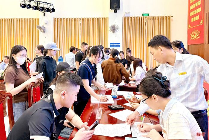 Trường Cao đẳng Y tế Hà Tĩnh tổ chức nhập học cho sinh viên năm học 2026-2027.