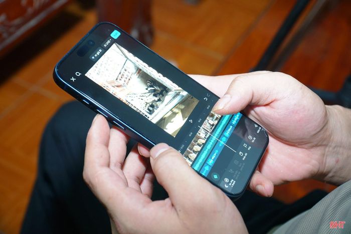 Cũng bằng chiếc điện thoại, những video sau khi chỉnh sửa được anh Lê Văn Phước đăng tải lên mạng xã hội, từ đó mở ra những cuộc trao đổi, chia sẻ kinh nghiệm về nuôi chồn hương.