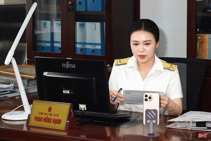 Cán bộ ngành Thuế Hà Tĩnh chia sẻ, giải đáp những vấn đề về chính sách thuế trên mạng xã hội.