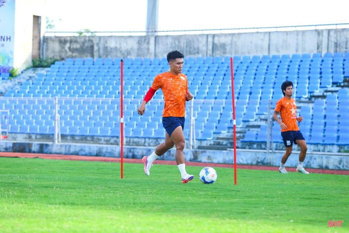 Các nội binh mới như: Vương Văn Huy (trong anh), Bùi Văn Đức, Ngô Văn Lương được kỳ vọng sẽ tạo nên "làn gió mới" cho đội bóng.