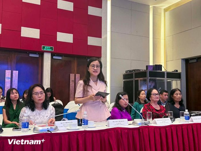 Các chuyên gia thảo luận sôi nổi tại phiên thảo luận về đổi mới tài chính y tế. (Ảnh: T.G/Vietnam+)