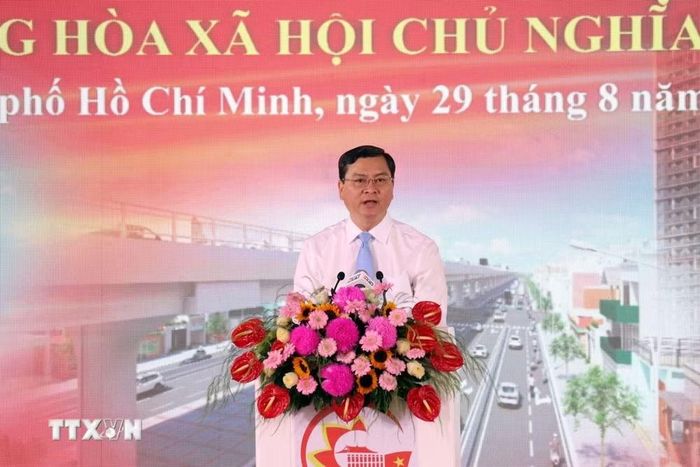 Phó Chủ tịch Ủy ban Nhân dân Thành phố Hồ Chí Minh Nguyễn Công Vinh phát biểu tại buổi lễ. (Ảnh: Tiến Lực/TTXVN)